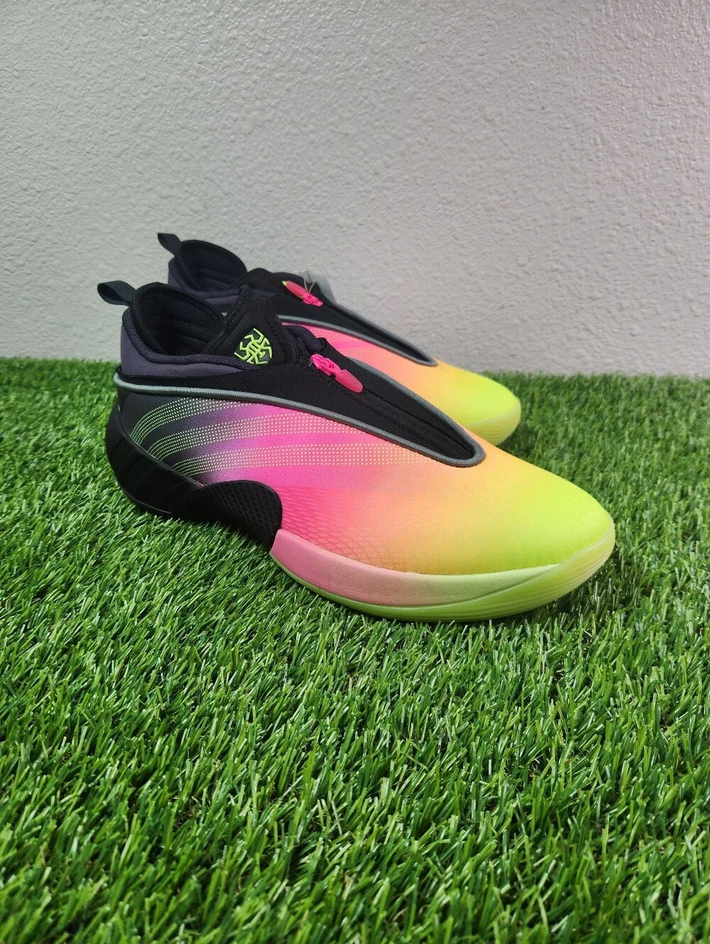 Men’s Size 10.5 Adidas D.O.N Issue 7 Black/Pink/Yellow Rainbow Basketball Shoes